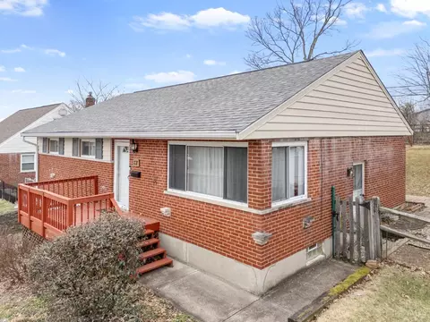 17 Ireland Ave, Greenhills, OH 45218