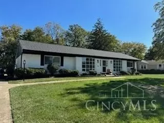 8890 Meadowview Dr, West Chester, OH 45069