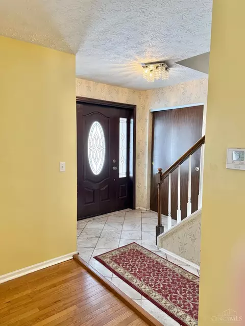 1017 Hearthstone Dr, Cincinnati, OH 45231 photo 3