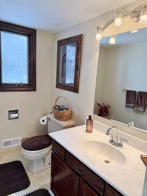 1017 Hearthstone Dr, Cincinnati, OH 45231 photo 15