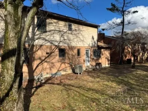 1017 Hearthstone Dr, Cincinnati, OH 45231 photo 2