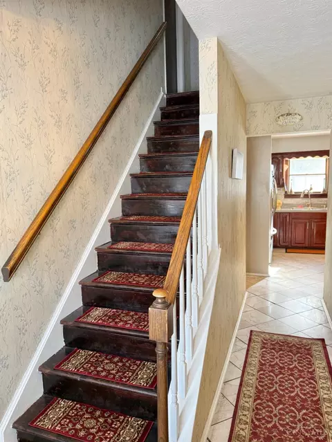 1017 Hearthstone Dr, Cincinnati, OH 45231 photo 4