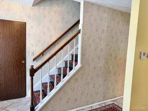 1017 Hearthstone Dr, Cincinnati, OH 45231 photo 5