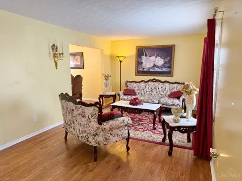 1017 Hearthstone Dr, Cincinnati, OH 45231 photo 6