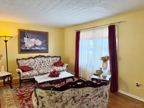1017 Hearthstone Dr, Cincinnati, OH 45231 photo 7