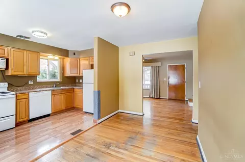 2294 Deblin Dr, Cincinnati, OH 45239 photo 9