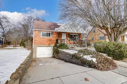 2294 Deblin Dr, Cincinnati, OH 45239 photo 3