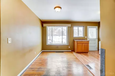 2294 Deblin Dr, Cincinnati, OH 45239 photo 8