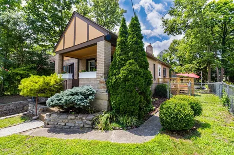 995 Crosley Ave, Wyoming, OH 45215