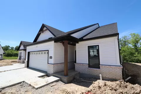 5729 White Pine Ln, Hamilton, OH 45011