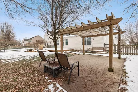 Exterior - 6600 Honeysuckle Ln, Hamilton Township, OH 45039 photo 6 of 11