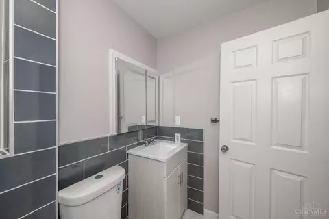 Bath - 4781 Prosperity Pl, Cincinnati, OH 45238 photo 2 of 2