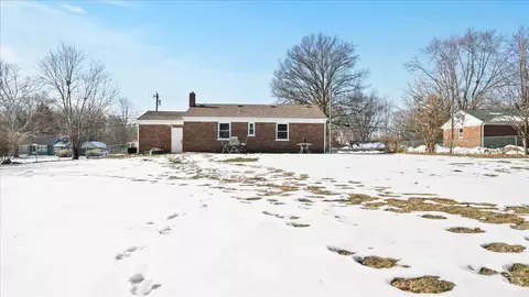 Exterior - 3840 Bennett Rd, Cincinnati, OH 45245 photo 2 of 4
