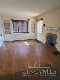 Living - 6426 Bramble Ave, Cincinnati, OH 45227 photo 1 of 2