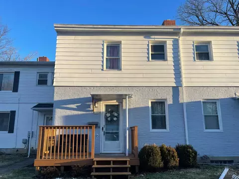 50 Andover Rd, Greenhills, OH 45218