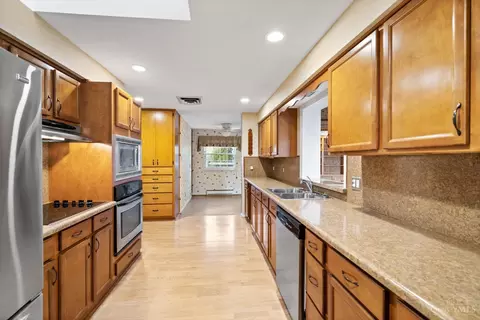 7466 Glenover Dr, Cincinnati, OH 45242 photo 8