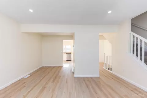 Living - 4094 Independence Dr, Cincinnati, OH 45255 photo 3 of 6