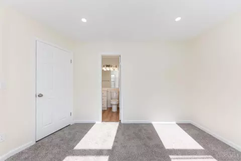 Bedroom - 4094 Independence Dr, Cincinnati, OH 45255 photo 1 of 10