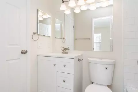 Bath - 4094 Independence Dr, Cincinnati, OH 45255 photo 4 of 6