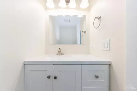Bath - 4094 Independence Dr, Cincinnati, OH 45255 photo 1 of 6