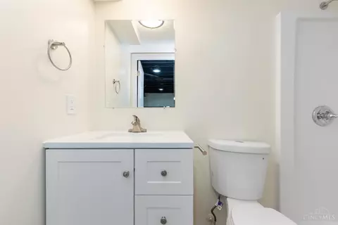 Bath - 4094 Independence Dr, Cincinnati, OH 45255 photo 6 of 6