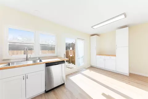 Kitchen - 4094 Independence Dr, Cincinnati, OH 45255 photo 4 of 4