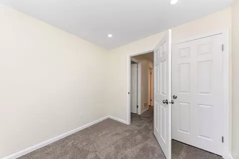 Bedroom - 4094 Independence Dr, Cincinnati, OH 45255 photo 5 of 10