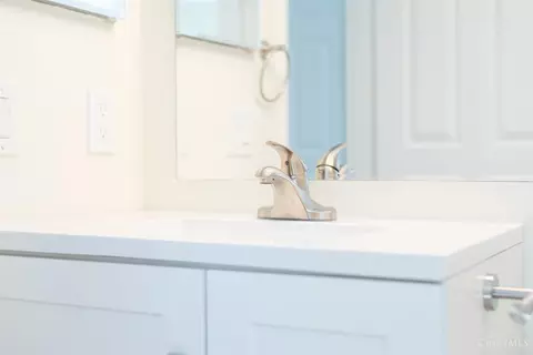 Bath - 4094 Independence Dr, Cincinnati, OH 45255 photo 5 of 6