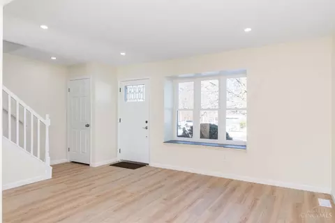 Living - 4094 Independence Dr, Cincinnati, OH 45255 photo 6 of 6