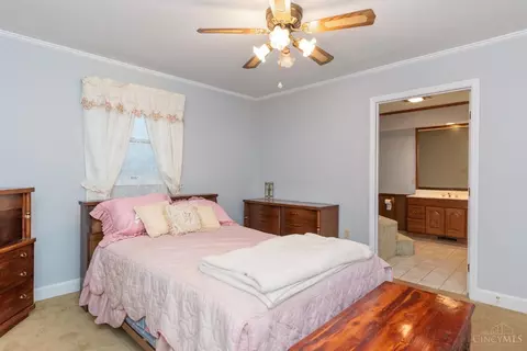 Bedroom - 1876 River Rd, Aberdeen, OH 45101 photo 4 of 4