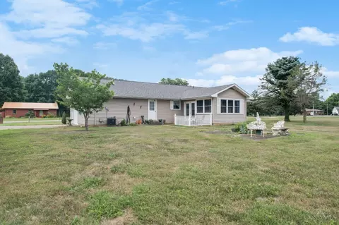 Exterior - 1876 River Rd, Aberdeen, OH 45101 photo 1 of 3