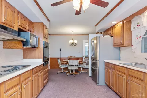 Kitchen - 1876 River Rd, Aberdeen, OH 45101 photo 3 of 5