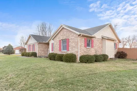 610 Bourbon St, Blanchester, OH 45107 photo 3