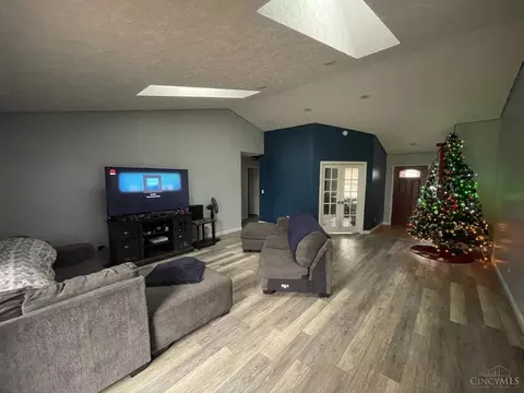 610 Bourbon St, Blanchester, OH 45107 photo 5