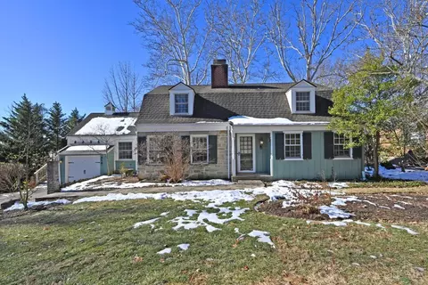 315 Willowbrook Ln, Wyoming, OH 45215