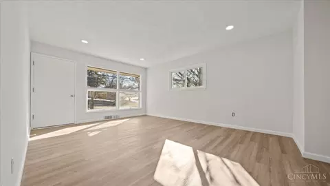 8457 Plainfield Rd, Cincinnati, OH 45236 photo 4