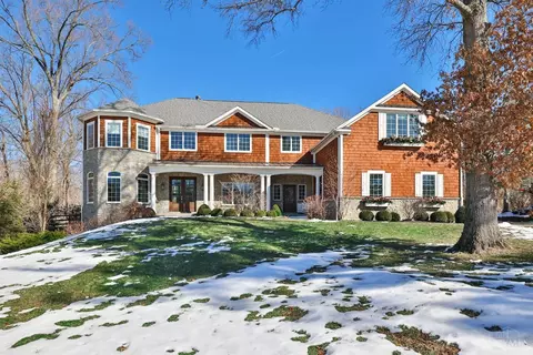5960 Crabtree Ln, Cincinnati, OH 45243
