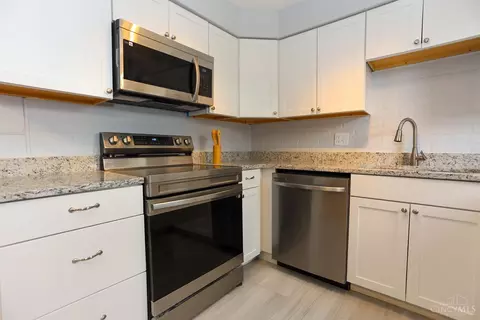 Kitchen - 136 Riddle Rd, Woodlawn, OH 45215 photo 3 of 3
