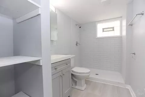 Bath - 136 Riddle Rd, Woodlawn, OH 45215 photo 2 of 3