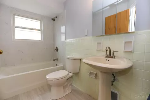 Bath - 136 Riddle Rd, Woodlawn, OH 45215 photo 1 of 3