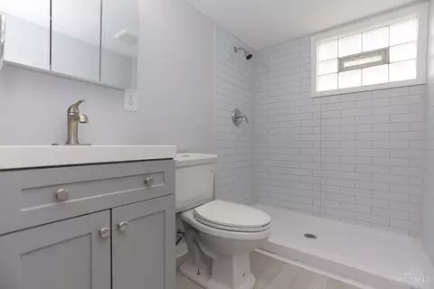 Bath - 136 Riddle Rd, Woodlawn, OH 45215 photo 3 of 3