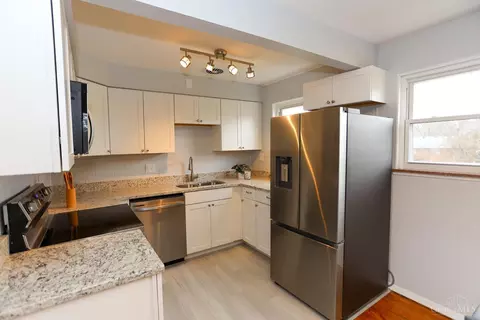 Kitchen - 136 Riddle Rd, Woodlawn, OH 45215 photo 2 of 3