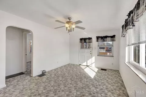 Living - 1631 Marilyn Ln, Cincinnati, OH 45231 photo 4 of 4