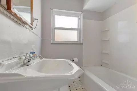 Bath - 1631 Marilyn Ln, Cincinnati, OH 45231 photo 1 of 1