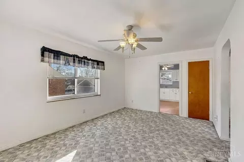 Living - 1631 Marilyn Ln, Cincinnati, OH 45231 photo 3 of 4