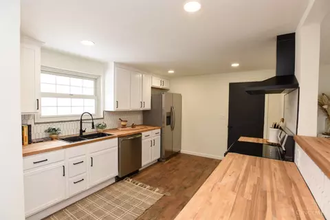 Kitchen - 452 Breezy Ln, Cincinnati, OH 45244 photo 1 of 4