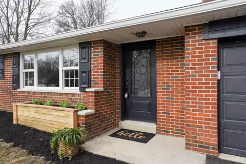 Exterior - 452 Breezy Ln, Cincinnati, OH 45244 photo 2 of 5
