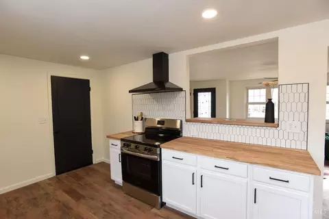 Kitchen - 452 Breezy Ln, Cincinnati, OH 45244 photo 2 of 4