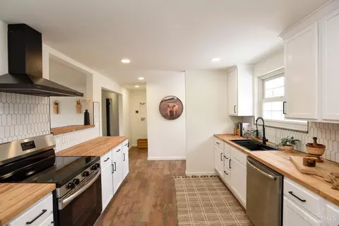Kitchen - 452 Breezy Ln, Cincinnati, OH 45244 photo 4 of 4