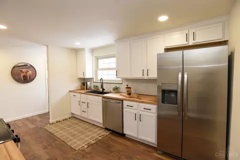 Kitchen - 452 Breezy Ln, Cincinnati, OH 45244 photo 3 of 4